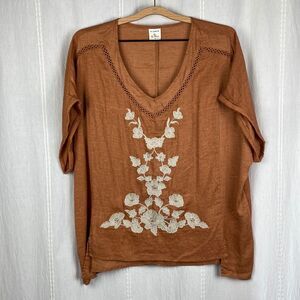 By Together women’s floral embroidered top medium